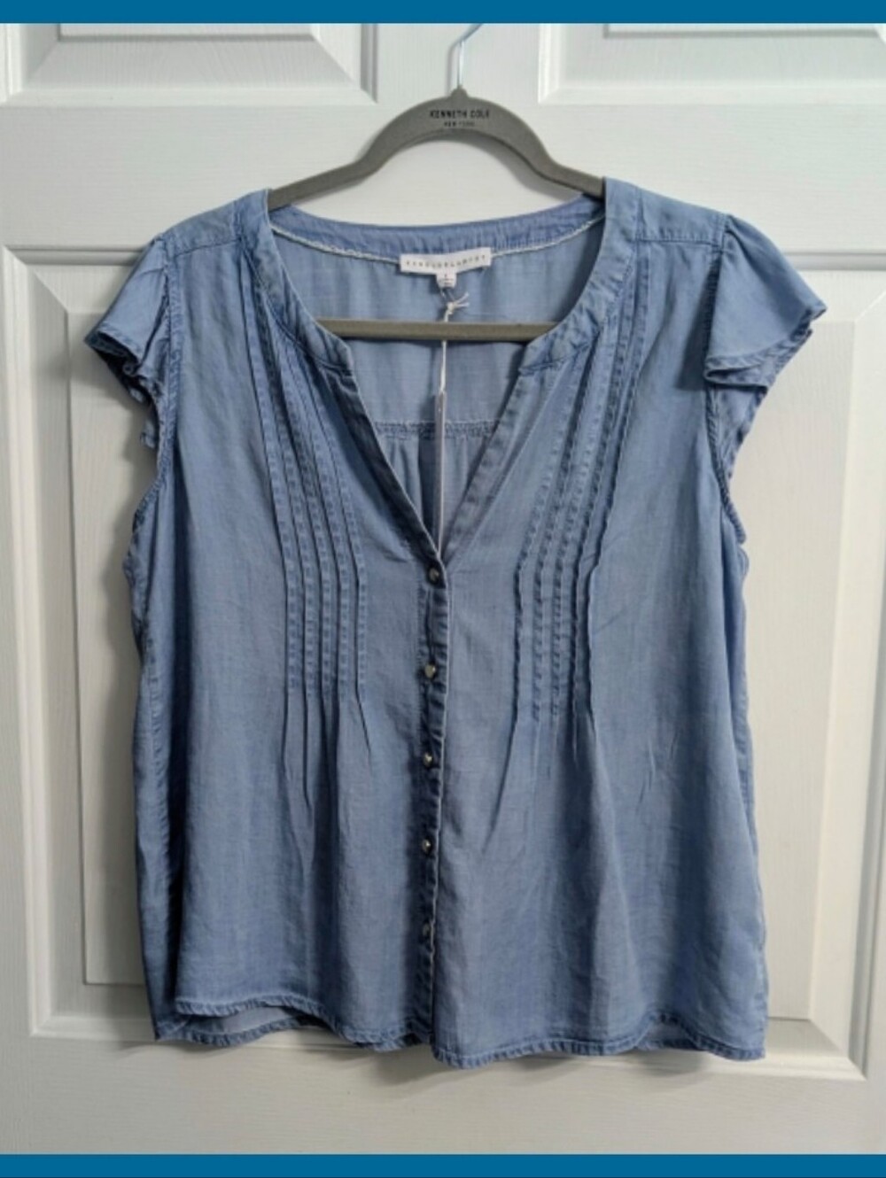 Fall Transition Top Light Blue Chambray Button-Front Blouse By Jane & Delancy Sm